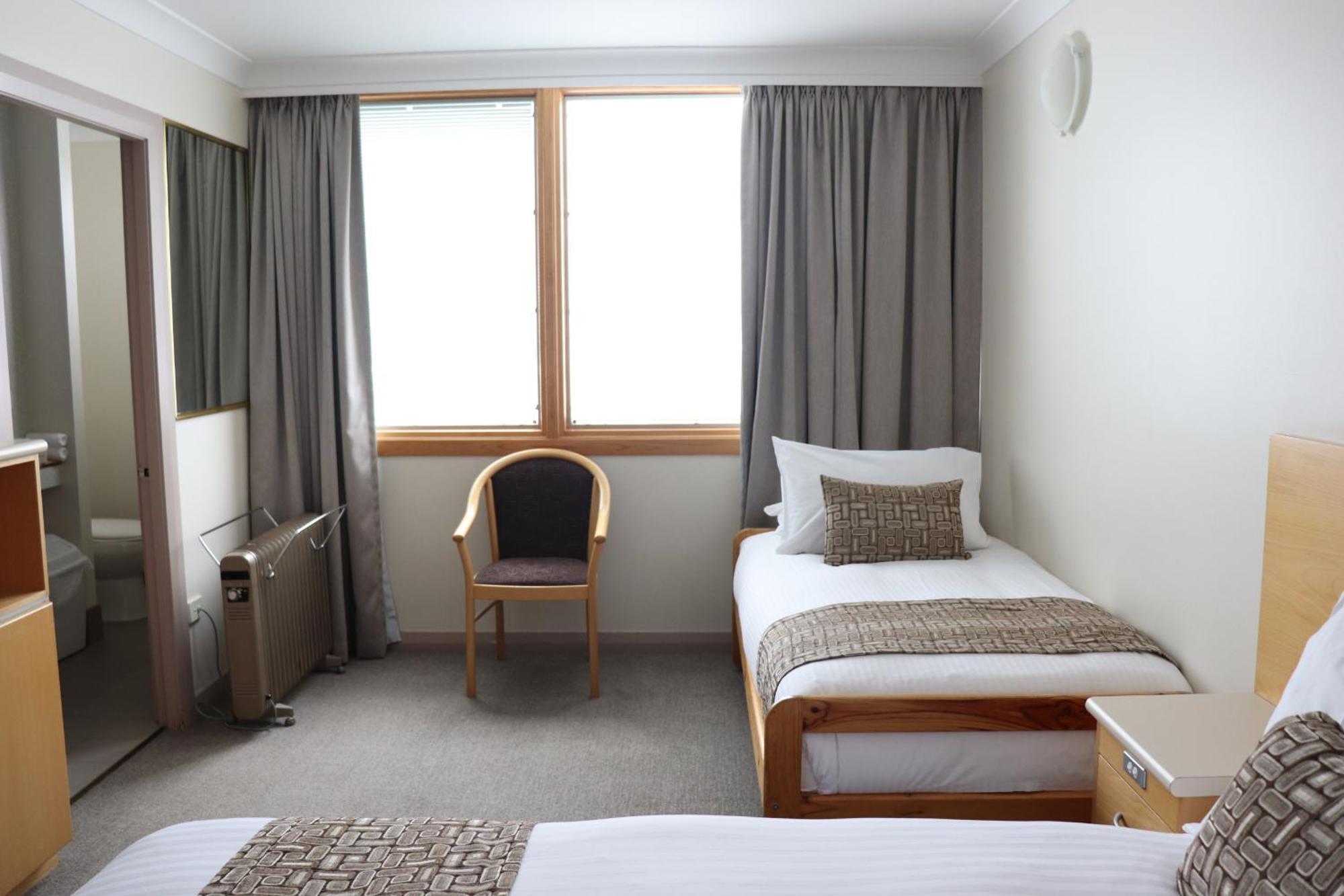 Smiggins & Hotel 3*