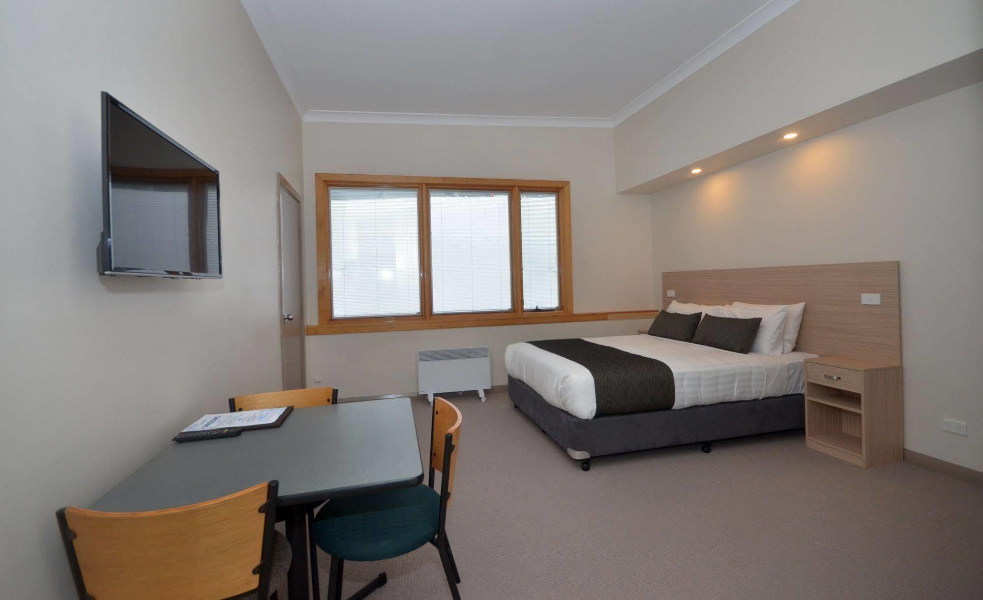 Hotel Smiggins & 3*